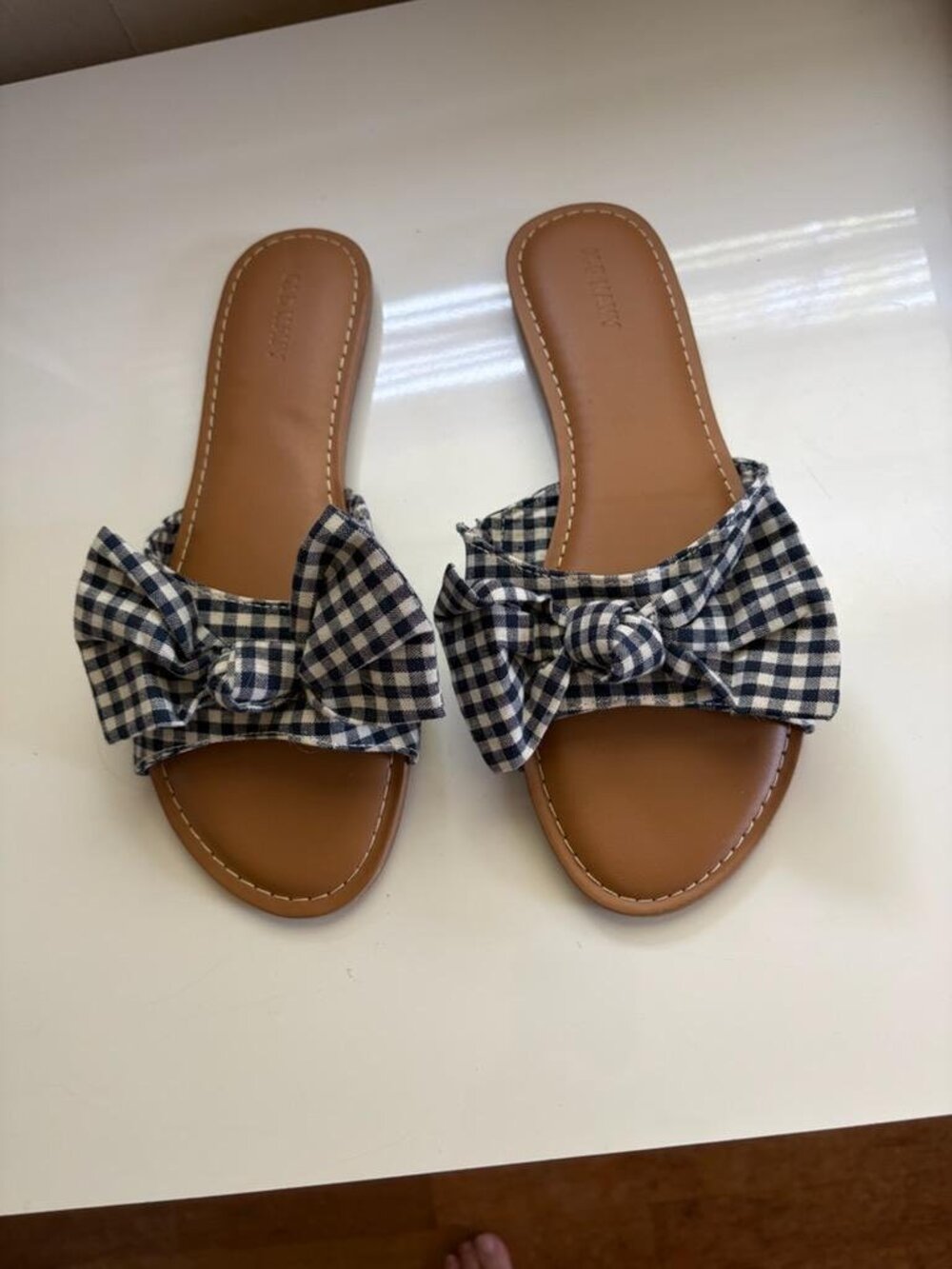 Old Navy Gingham Bow Slide Sandal. Navy blue and cream